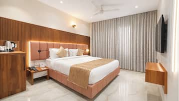 Ropa de cama hipoalergénica, escritorio y sistema de insonorización