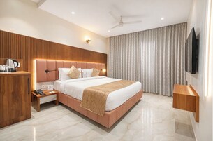 Hypo-allergenic bedding, desk, soundproofing, free WiFi
