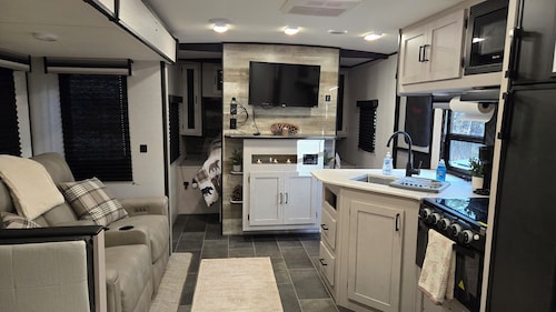 The Pinecone Retreat - Only 1 mile from i95