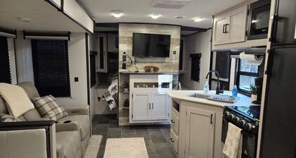 The Pinecone Retreat - Only 1 mile from i95