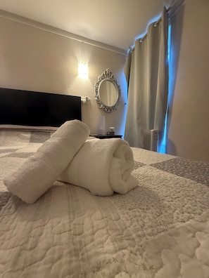 Chambre triple Confort, vue sur le jardin | AccĂšs au Wi-Fi (inclus)