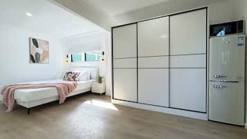 1 habitación, tabla de planchar con plancha, wifi y ropa de cama