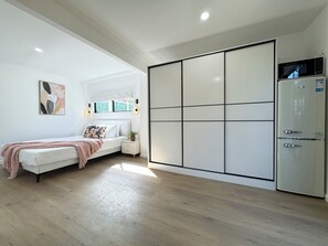 1 slaapkamer, een strijkplank/strijkijzer, wifi, beddengoed