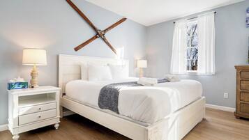 4 bedrooms, iron/ironing board, WiFi, bed sheets