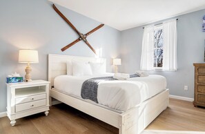 4 bedrooms, iron/ironing board, WiFi, bed sheets