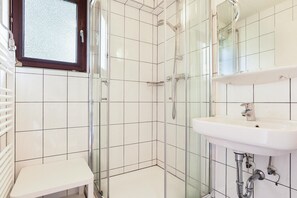 House | Bilik Mandi