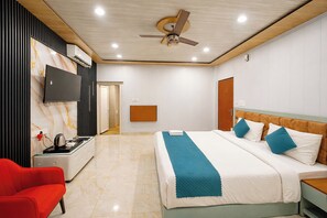 Superior Double Room, Penyaman udara | Peralatan tempat tidur hipoalergenik, meja, kalis bunyi, Wi-fi percuma 