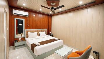 Habitación Deluxe doble, Aire acondicionado | Ropa de cama hipoalergénica, escritorio, sistema de insonorización