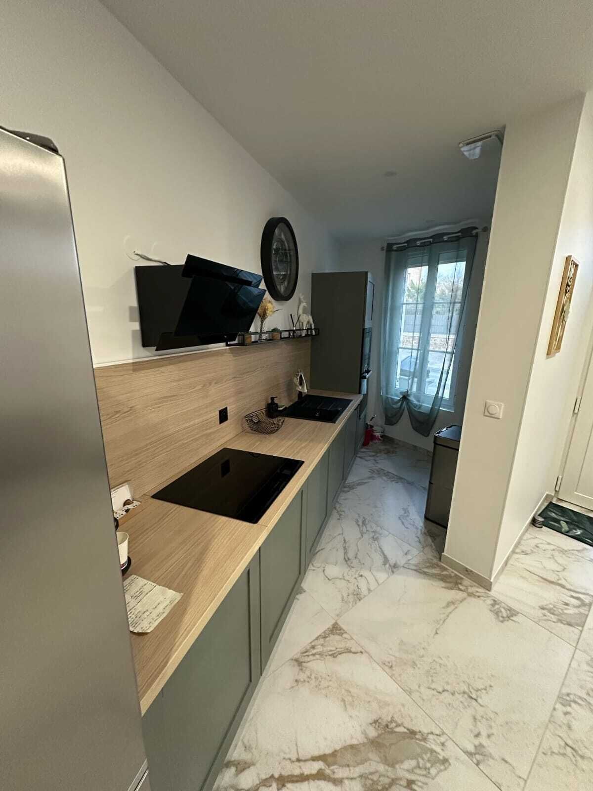 Micro-ondes, four, plaque de cuisson, lave-vaisselle