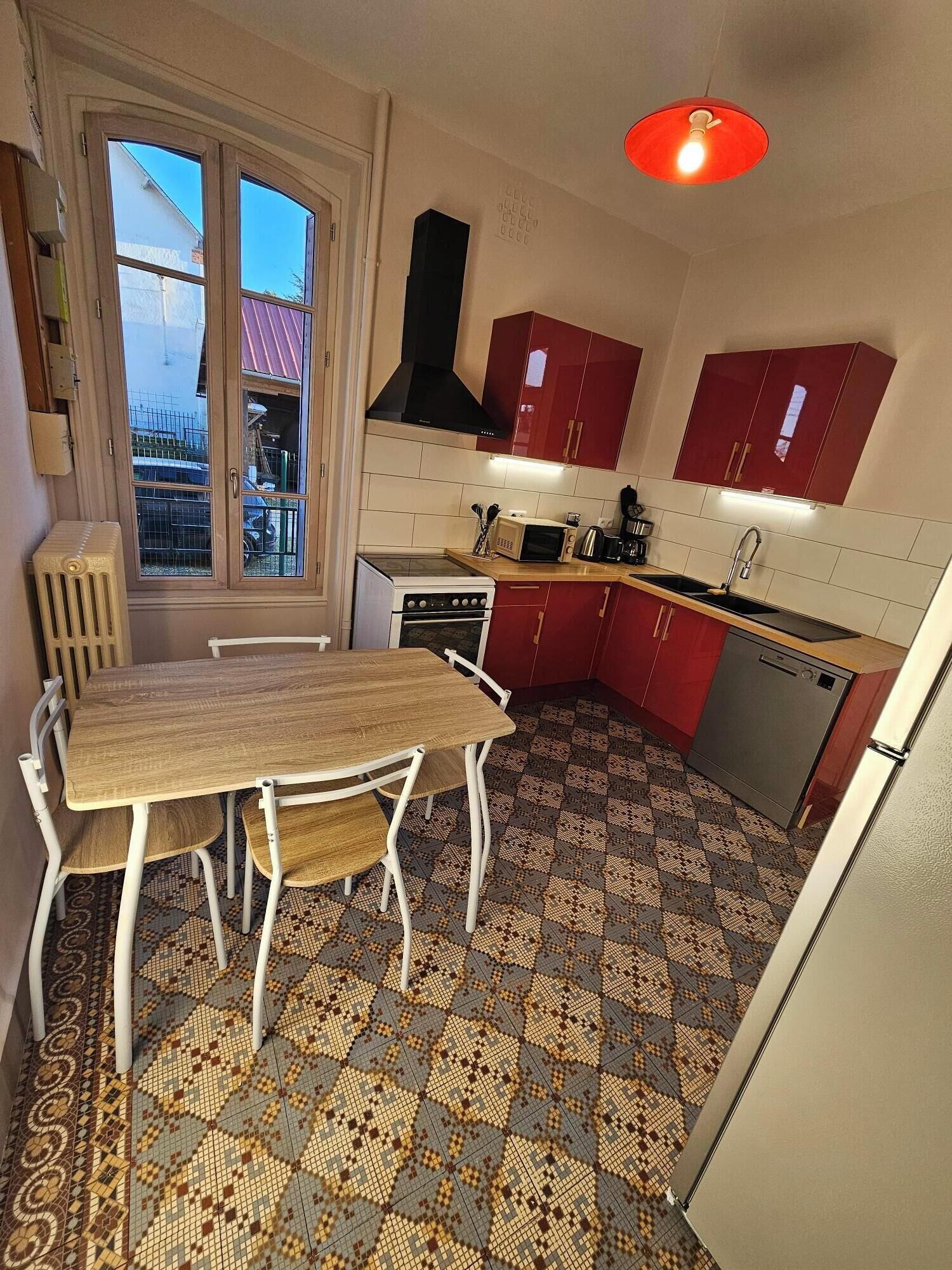 Micro-ondes, four, plaque de cuisson, lave-vaisselle