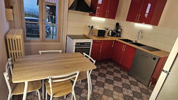 Micro-ondes, four, plaque de cuisson, lave-vaisselle