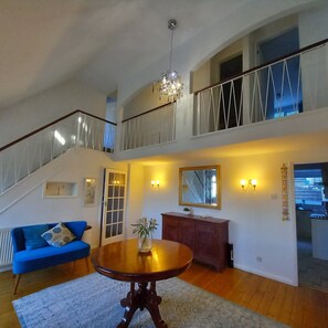 Interior - Large Characterful Home in a quiet conservation area.  4 King-size Bedrooms. (Nottingham)