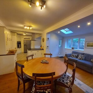 Interior - Large Characterful Home in a quiet conservation area.  4 King-size Bedrooms. (Nottingham)