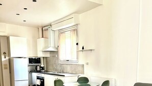 Living area - Studio Carré d'Or with balcony (Nice)