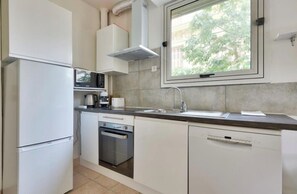 Fridge, microwave, oven, stovetop - Studio Carré d'Or with balcony (Nice)