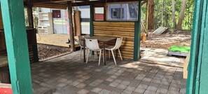 Outdoor dining - Forest Gypsy Tiny Home (Barkers Vale)