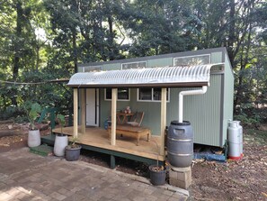 Outdoor dining - Forest Gypsy Tiny Home (Barkers Vale)