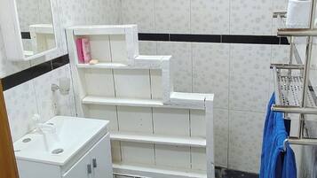 Toallas, jabón, papel higiénico