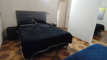 1 habitación, acceso a internet y ropa de cama