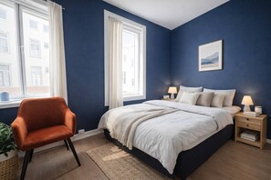 Ferros/tábuas de passar roupa, acesso à internet, roupa de cama