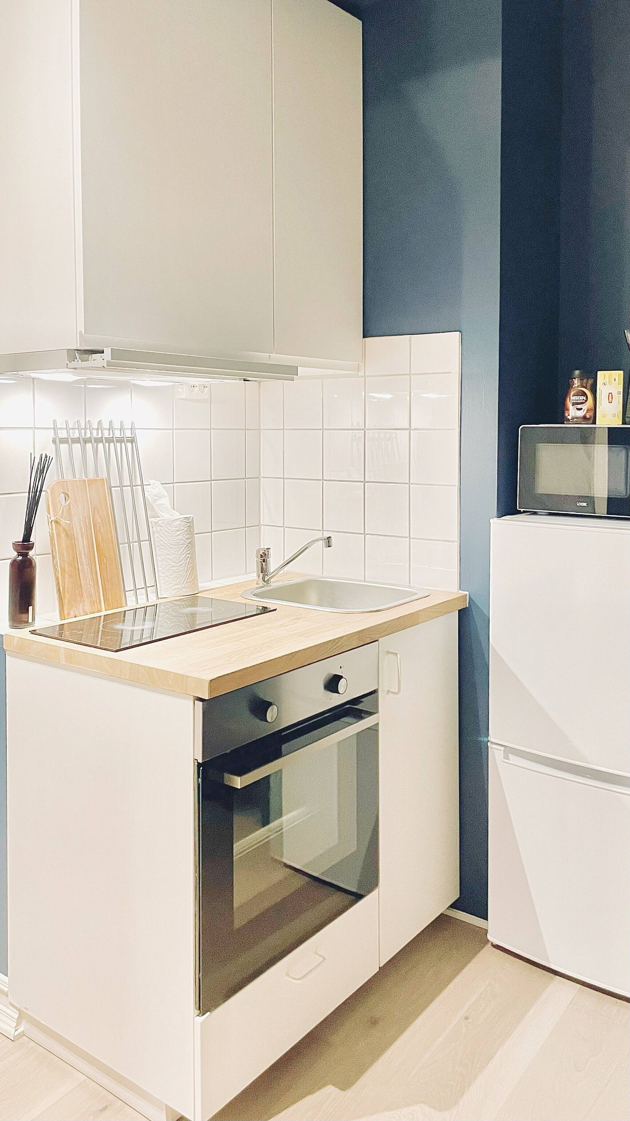 Køleskab, ovn, kogeplade, kaffe-/temaskine