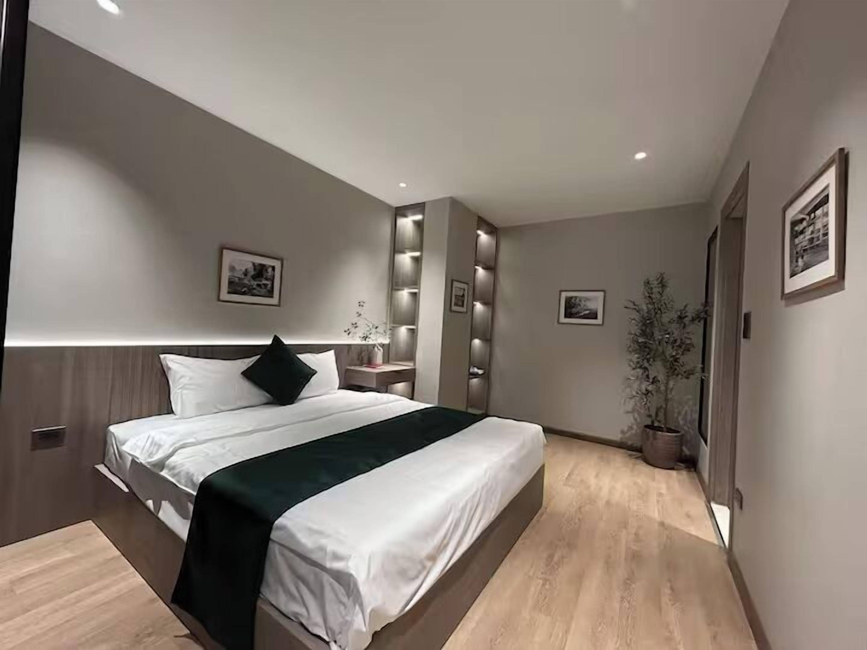 Comfort Apartment, 2 Bedrooms, Non Smoking, Kitchen | Free minibar, desk, laptop workspace, blackout drapes