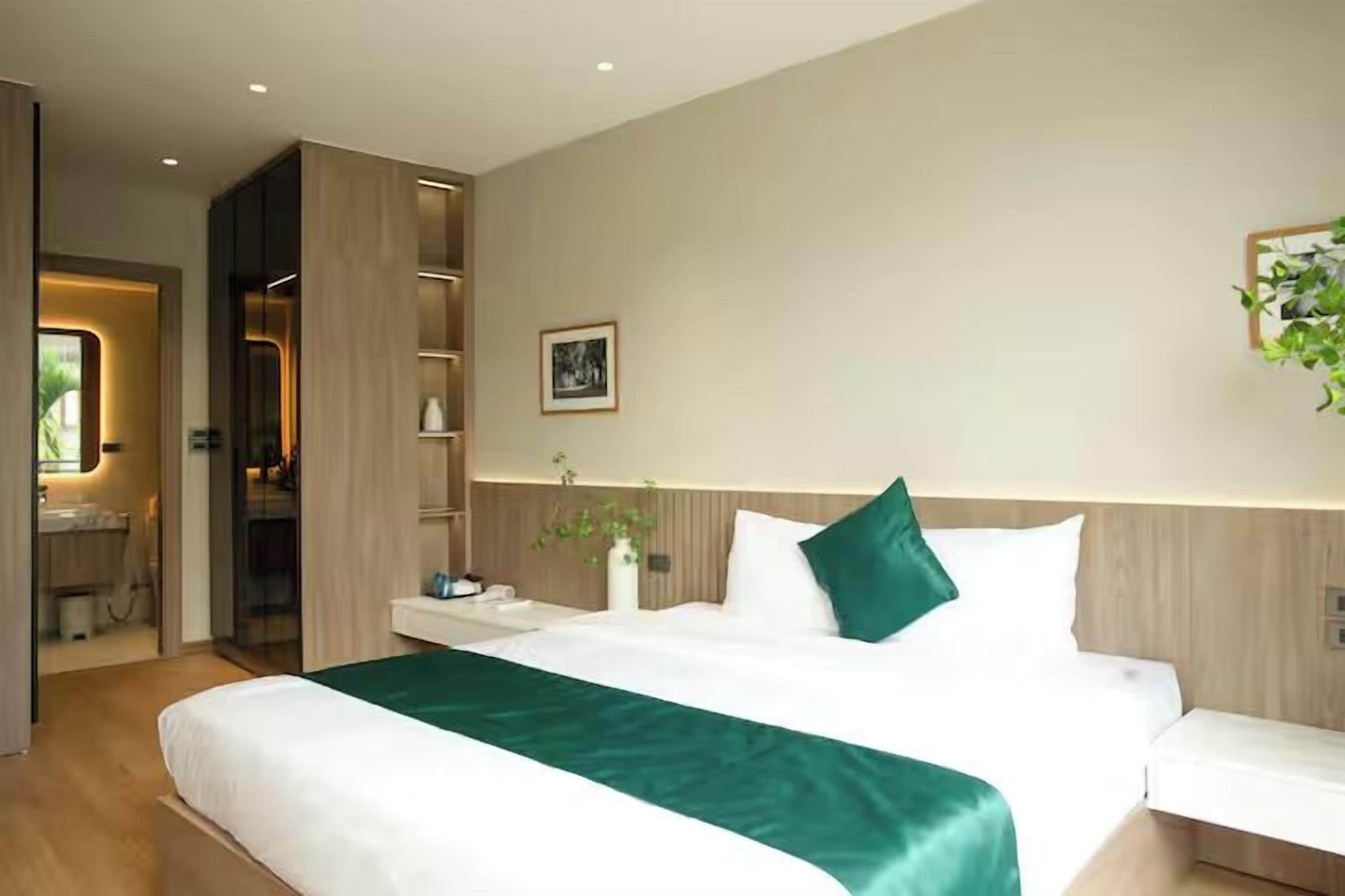 Superior Apartment, Non Smoking, Kitchen | Free minibar, desk, laptop workspace, blackout drapes