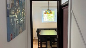 Unclassified image, 4 of 13, button - Spacious 2-bedroom London Flat With Balconies, Near Tube & Transport Links (London)