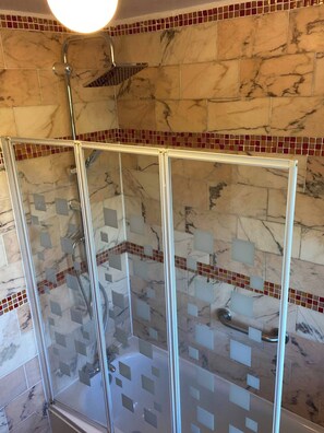 Apartment, 2 Bedrooms, Smoking, Balcony | Bathroom - Spacious 2-bedroom London Flat With Balconies, Near Tube & Transport Links (London)