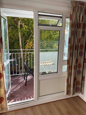 Interior - Spacious 2-bedroom London Flat With Balconies, Near Tube & Transport Links (London)