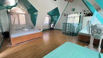 2 chambres, bureau, fer et planche à repasser, lit parapluie