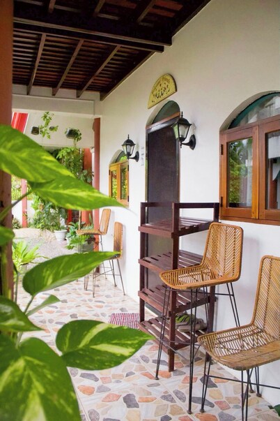 Ocean View Villa with 2 bedrooms, AC and FREE Starlink WiFi around General Luna