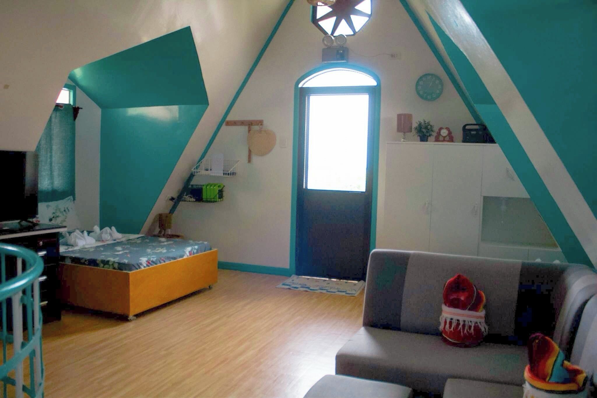 2 bedrooms, desk, iron/ironing board, travel crib