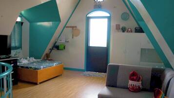 2 bedrooms, desk, iron/ironing board, travel crib