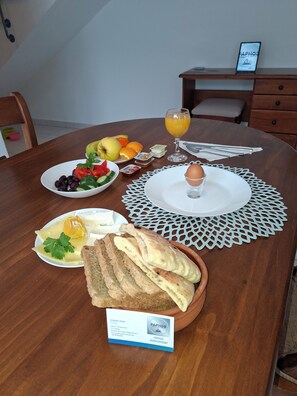 Dining - Centrally located house with pool & rooftop in Paphos Universal 1.2km to the beach (Paphos)