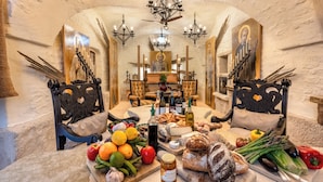 Dining - L’Unique – Voûte du XVIIIe & Élégance Incomparable (Goult)