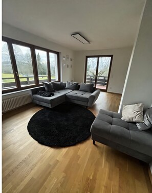 Una Smart TV, libros