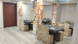 Food and drink - Hotel Dwarka Nagpur (Nagpur)