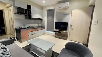 Apartamento estándar, balcón, vistas al jardín | Interior