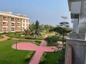 Apartemen Standar, balkon, pemandangan kebun | Pemandangan taman