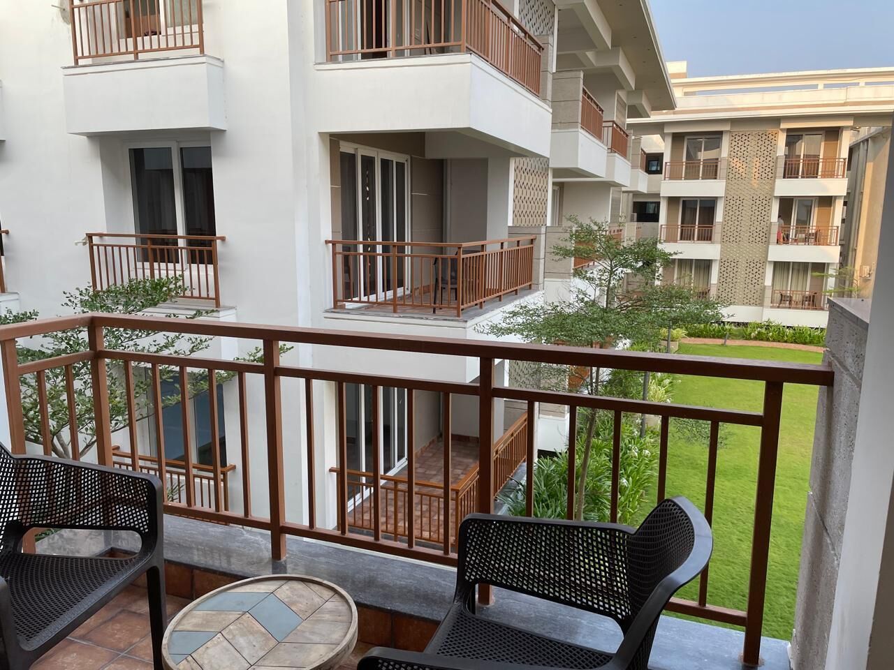 스탠다드 아파트, 발코니, 정원 전망 | 정원 전망