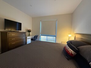 3 bedrooms, desk, iron/ironing board, free WiFi - Private and Beautiful 3 Bedroom Townhouse in Richmond with Double Lock Up Garage (Richmond)