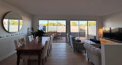 Private and Beautiful 3 Bedroom Townhouse in Richmond with Double Lock Up Garage