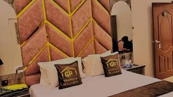 Deluxe Double Room, City View | Soundproofing, iron/ironing board, free WiFi