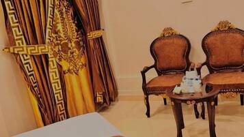 Sistema de insonorización, tabla de planchar con plancha y wifi gratis