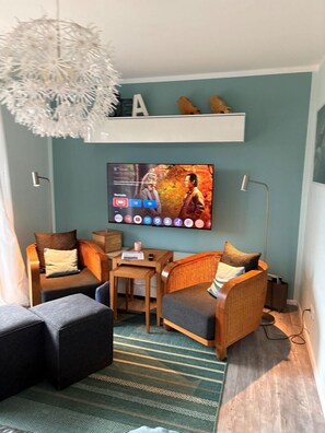 TV, stereo - Lindenstr. 32 a "Kehr Wieder" - Modern vacation home in Zingst with terrace, (Zingst)