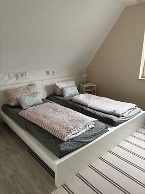 3 bedrooms, iron/ironing board, WiFi - Lindenstr. 32 a "Kehr Wieder" - Modern vacation home in Zingst with terrace, (Zingst)