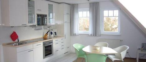 Kühlschrank, Herdplatte, Geschirrspüler