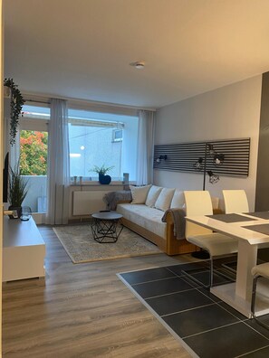 Télévision, lecteur de DVD, chaîne hi-fi