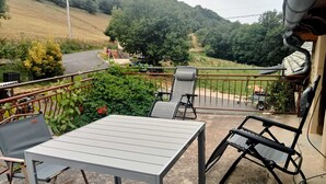 Outdoor dining - Maison du Combayre in Estaing (Estaing)